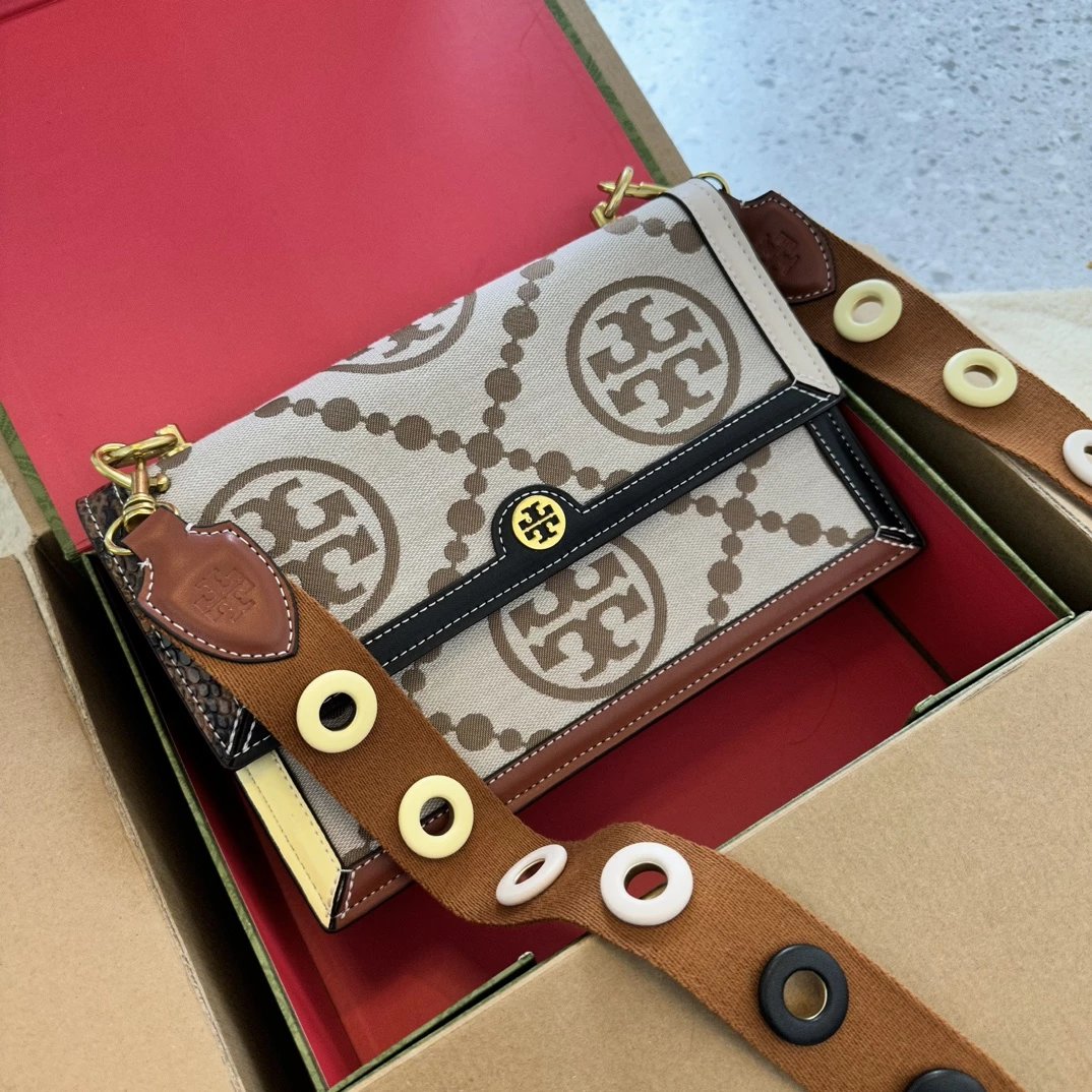 Tory Burch Kira Quilted Camera Bag White Crossbody Bag - 9