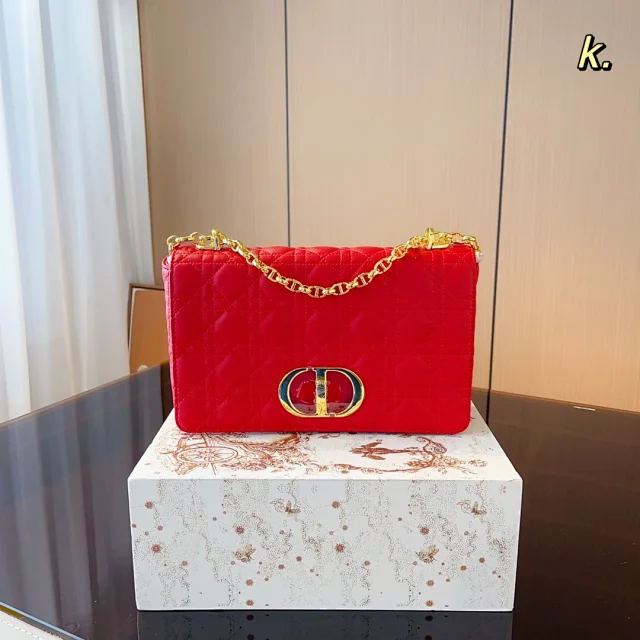 Dior Shoulder Bags Quilted chain bag with CD clasp product detail image 4