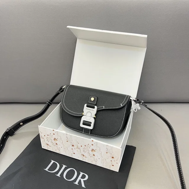 Dior Handbags Embroidered Logo Tote Handbag product detail image 1
