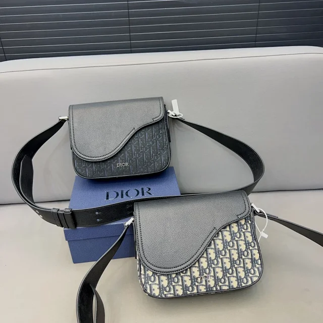 Dior Shoulder Bags Quilted chain bag with CD clasp product detail image 11