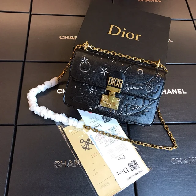 Dior Shoulder Bags Quilted chain bag with CD clasp product detail image 1