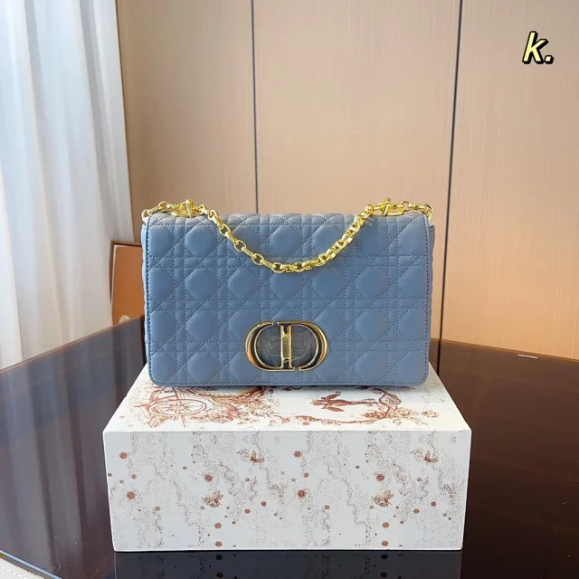 Dior Shoulder Bags Quilted chain bag with CD clasp product detail image 3