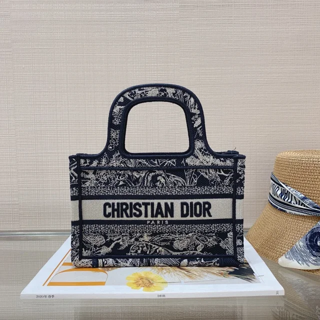 Dior Handbags Embroidered Logo Tote Handbag product detail image 3
