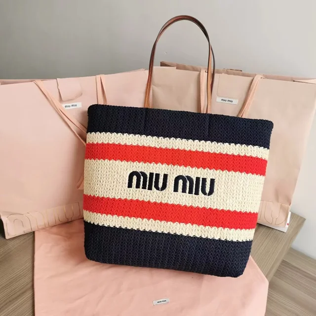 Miu Crossbody Bags Matelassé mini bag product detail image 5