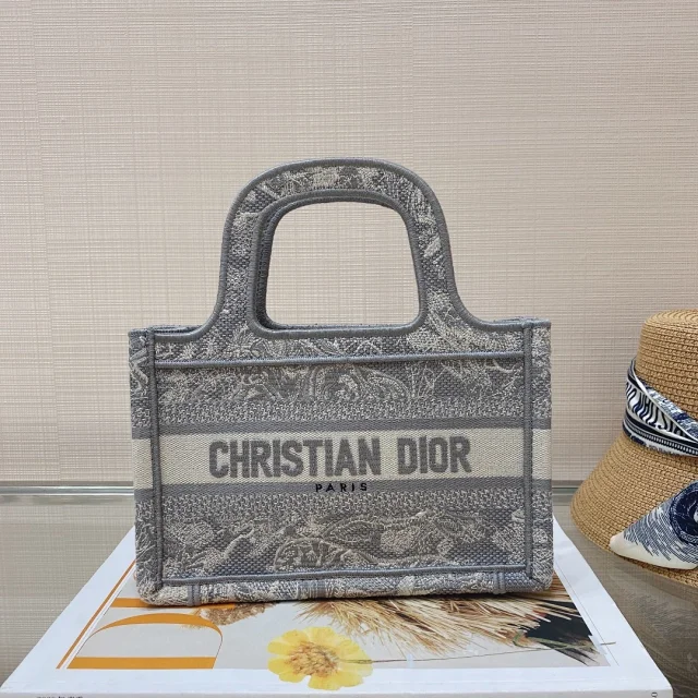 Dior Handbags Embroidered Logo Tote Handbag product detail image 7