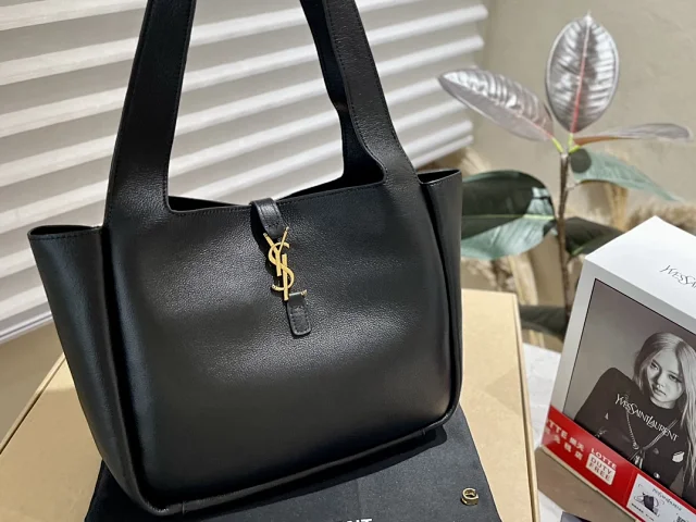 Saint Laurent Shoulder Bags Niki Shopping Bag product detail image 1