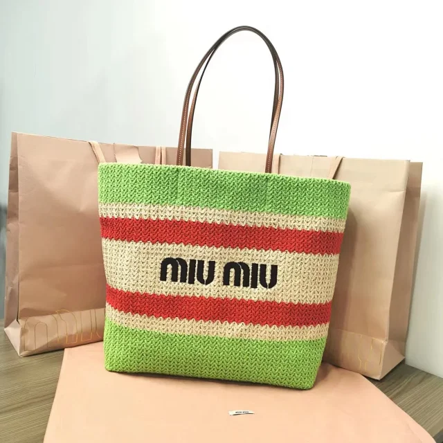 Miu Crossbody Bags Matelassé mini bag product detail image 4