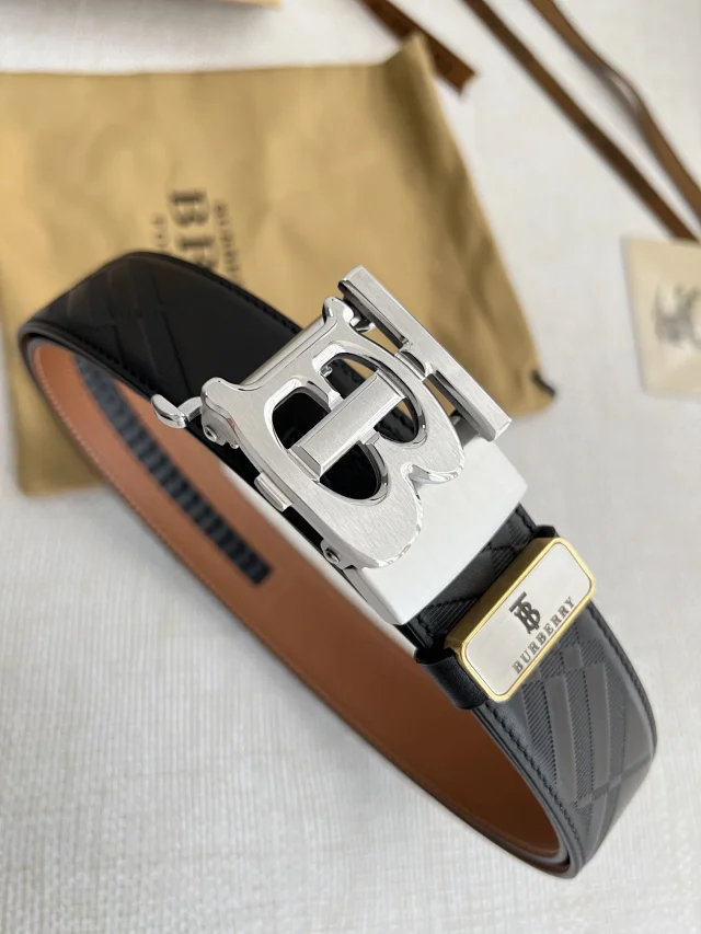 Burberry Belts Reversible leather belt with TB monogram buckle product detail image 3