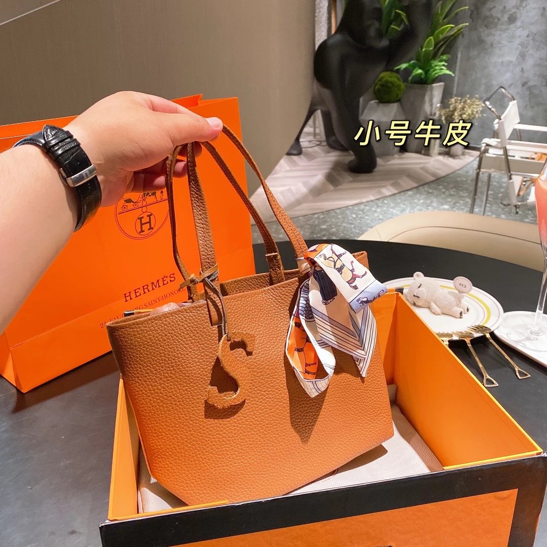 Hermès Picotin Lock Tote Black Leather Handbag with Pink Rodeo Charm and Silk Scarf - 2