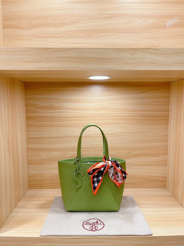 Hermès Handbags Pebbled Leather Tote Bag with Scarf Detail product detail image 3