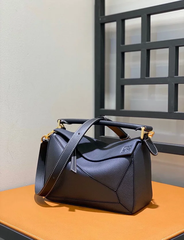 Loewe Shoulder Bags Puzzle Edge Bag product detail image 2