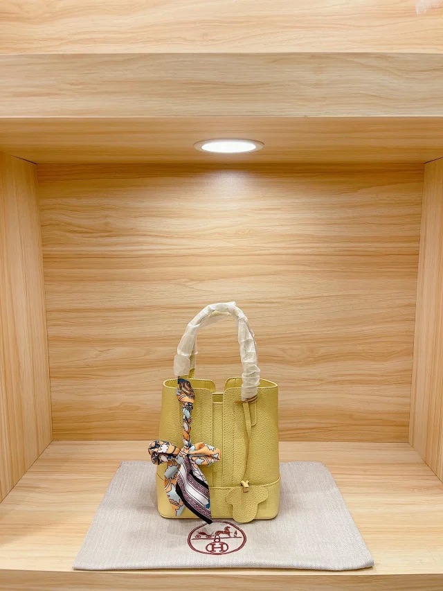 Hermès Handbags Pebbled Leather Tote Bag with Scarf Detail product detail image 11
