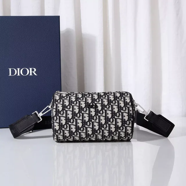 Dior Crossbody Bags Adjustable Strap Bag product detail image 12