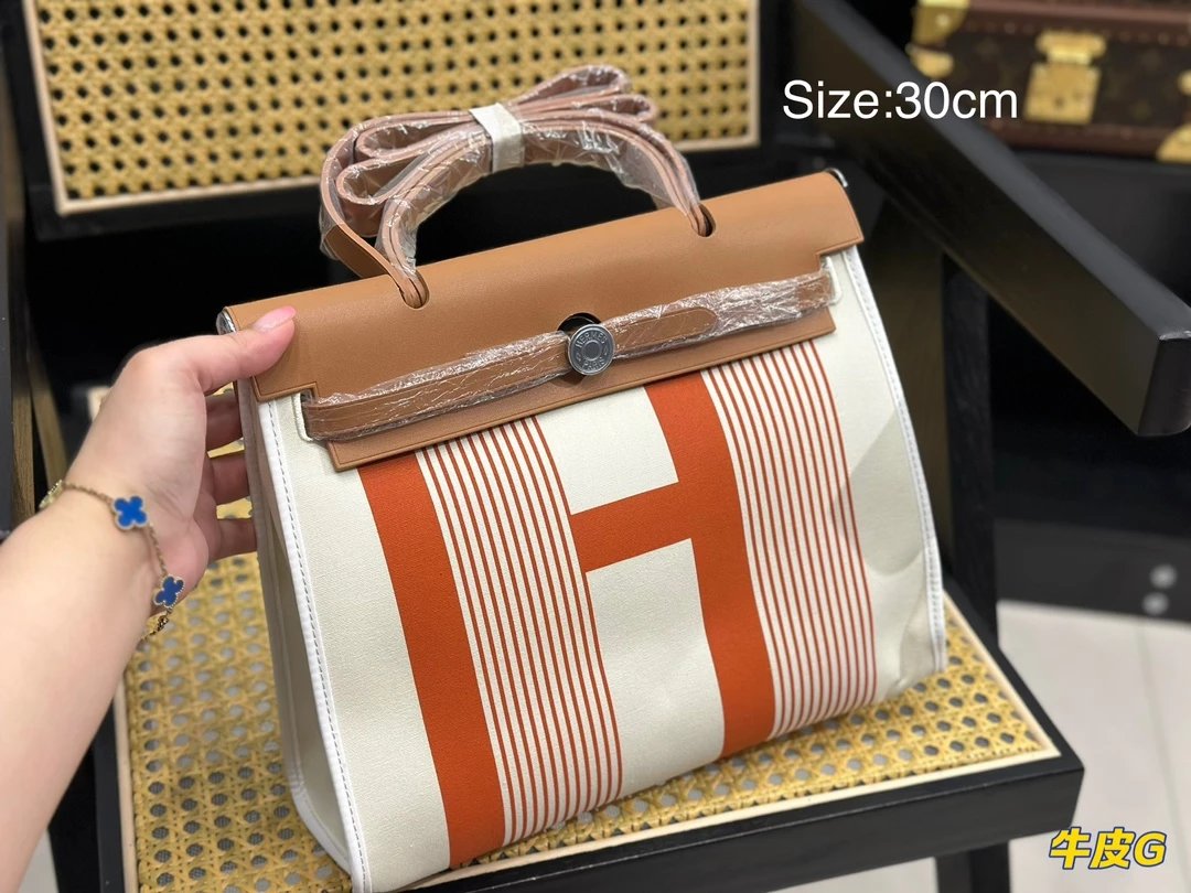 Off-White Diagonal Stripe Canvas Tote Bag White / Black - 9
