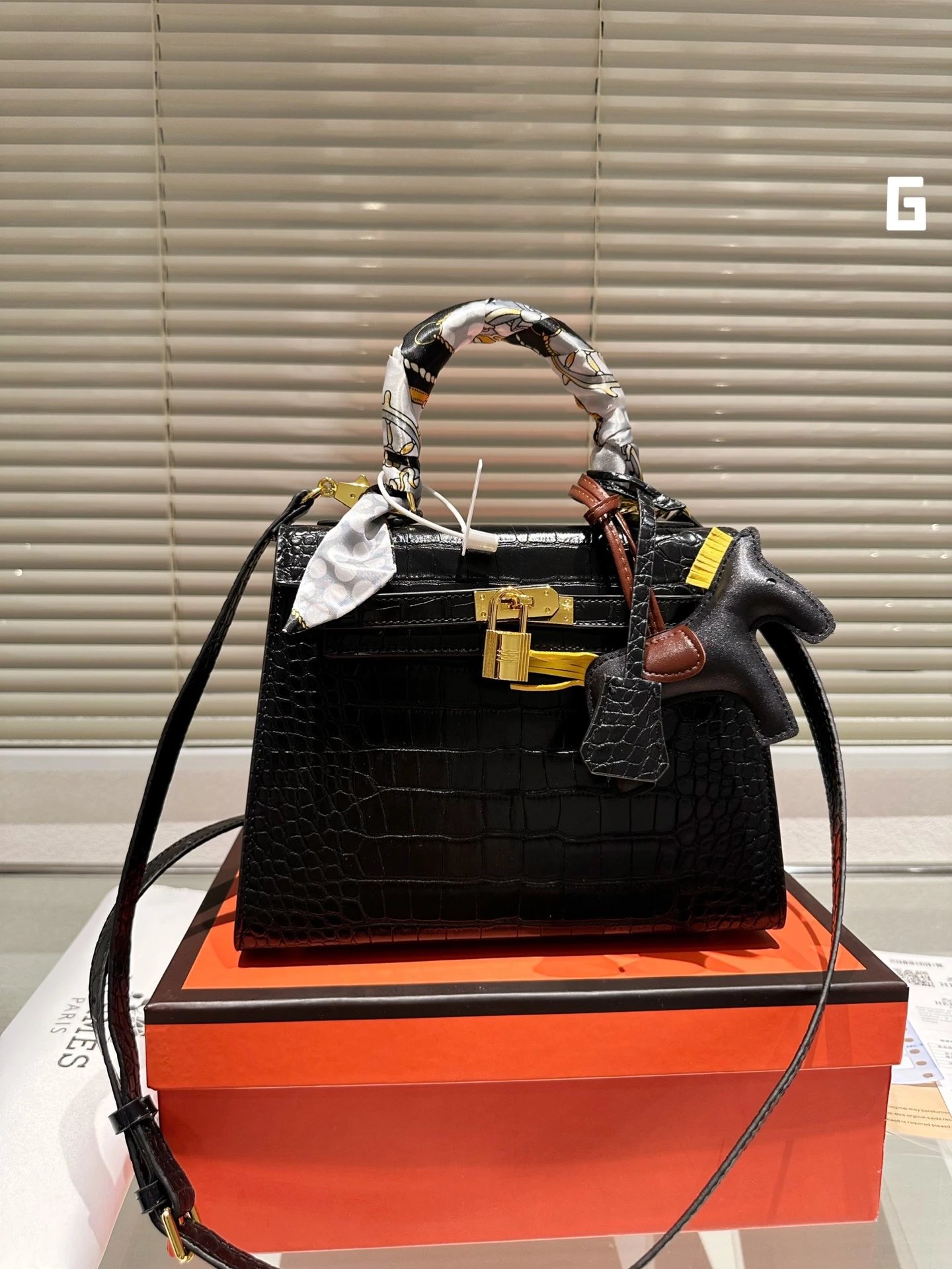 Hermès Picotin Lock Mini Black Togo Leather Bucket Bag with Silk Scarf Charm Handbags - 2