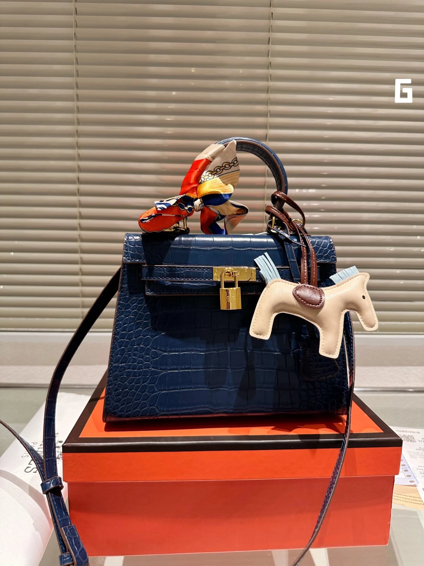 Hermès Picotin Lock Mini Black Togo Leather Bucket Bag with Silk Scarf Charm Handbags - 3