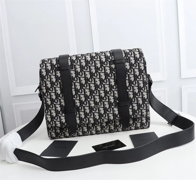 Dior Crossbody Bags Adjustable-strap flap bag product detail image 9