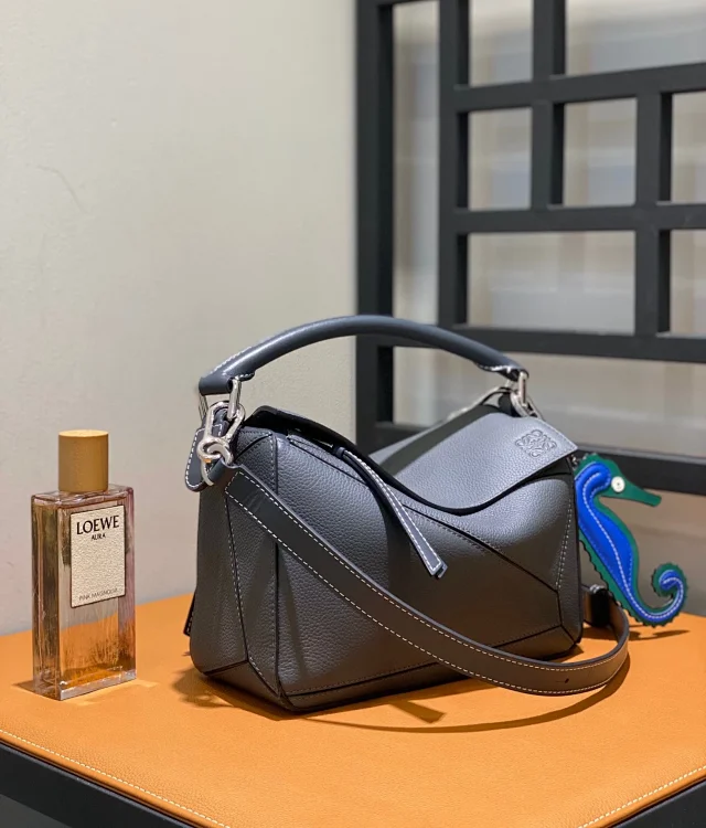 Loewe Shoulder Bags Puzzle Edge Bag product detail image 3