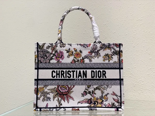 Dior Crossbody Bags Adjustable Strap Bag product detail image 15