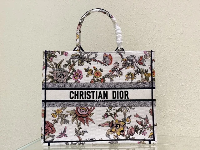 Dior Crossbody Bags Adjustable Strap Bag product detail image 14