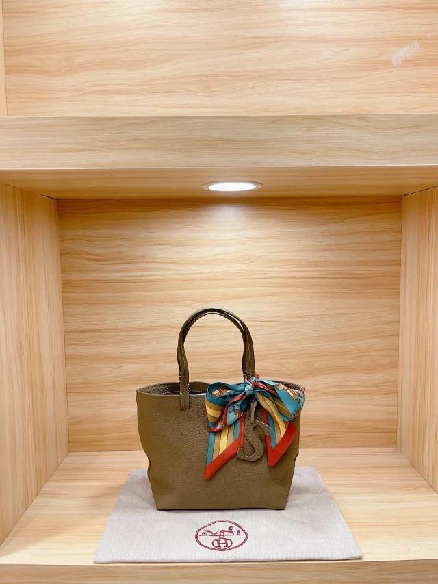 Hermès Handbags Pebbled Leather Tote Bag with Scarf Detail product detail image 4