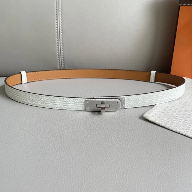 Hermès Belts Reversible leather belt with interchangeable buckle product detail image 10