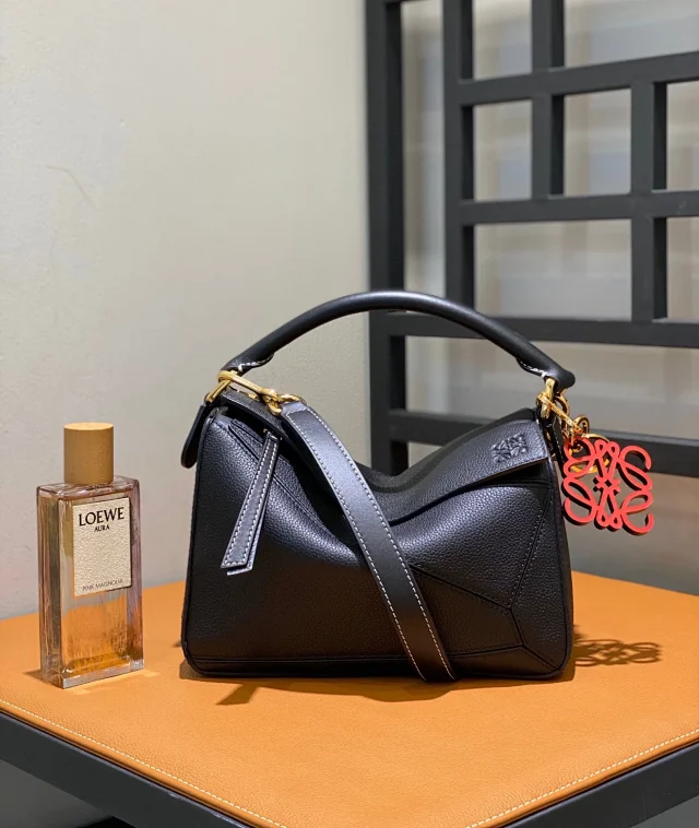 Loewe Shoulder Bags Puzzle Edge Bag product detail image 1