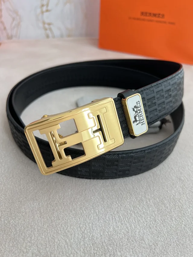 Hermès Belts Reversible leather belt with assorted buckle styles product detail image 14