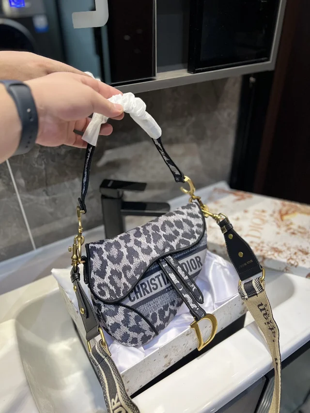 Dior Crossbody Bags Saddle Bag with Logo Strap product detail image 4