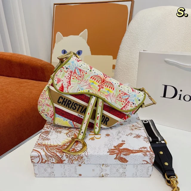 Dior Crossbody Bags Saddle Bag product detail image 10