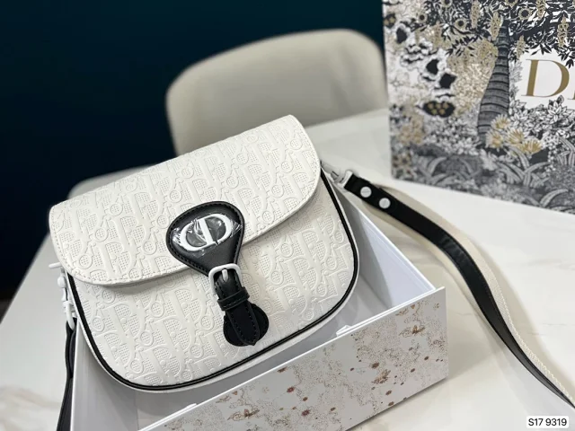 Dior Crossbody Bags Saddle Bag with Logo Strap product detail image 2