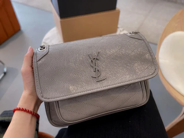 Saint Laurent Shoulder Bags Quilted chain-strap flap product detail image 2