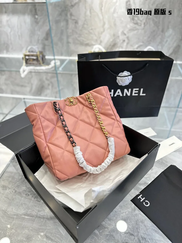 Chanel Shoulder Bags Chain-Strap Logo Print Tote Bag product detail image 15