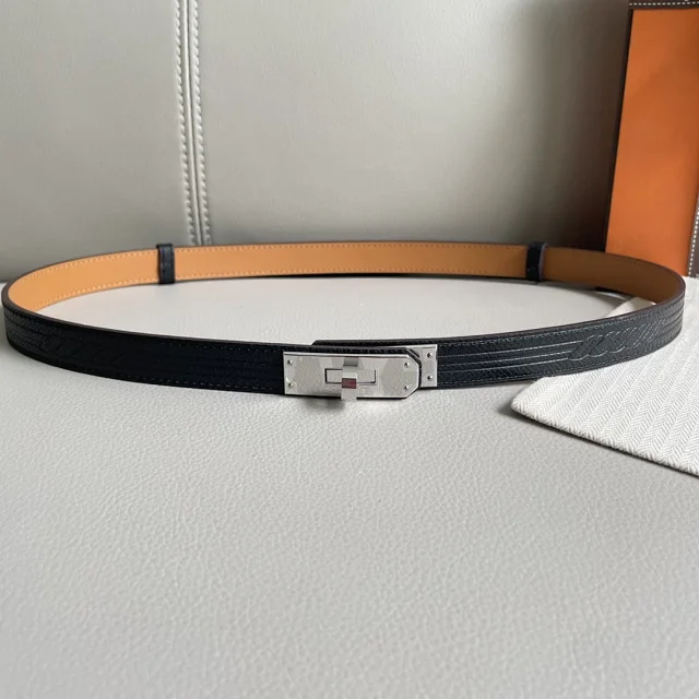 Hermès Belts Reversible leather belt with assorted buckle styles product detail image 12