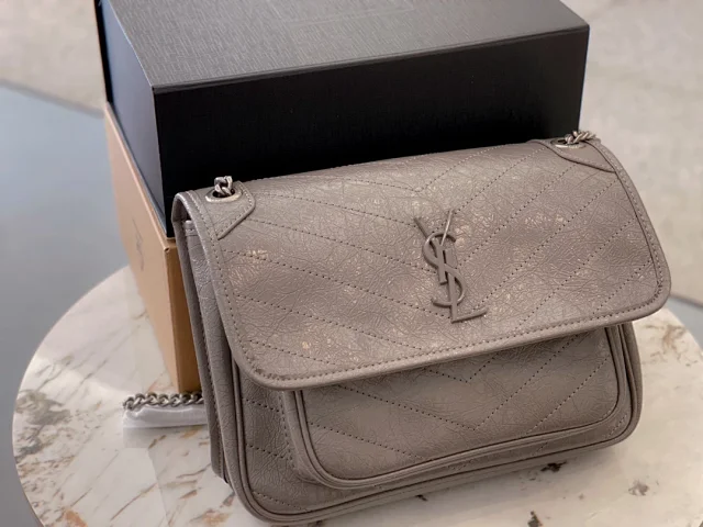 Saint Laurent Shoulder Bags Quilted chain-strap flap product detail image 3