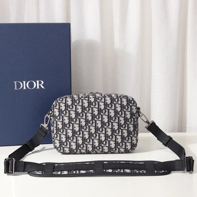 Dior Crossbody Bags Adjustable Strap Bag product detail image 3