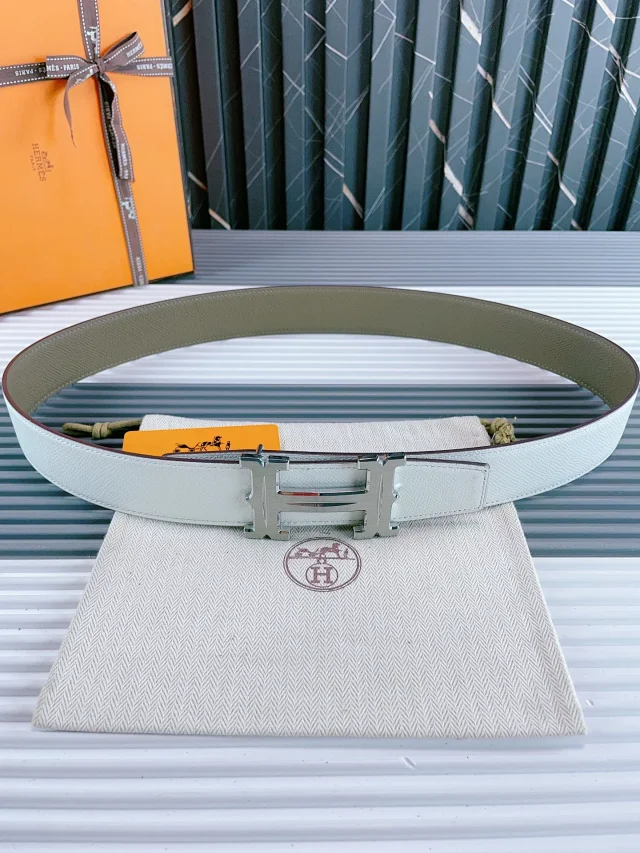 Hermès Belts Reversible leather belt with assorted buckle styles product detail image 8