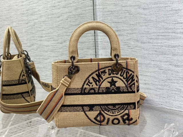 Dior Crossbody Bags Adjustable-strap flap bag product detail image 14