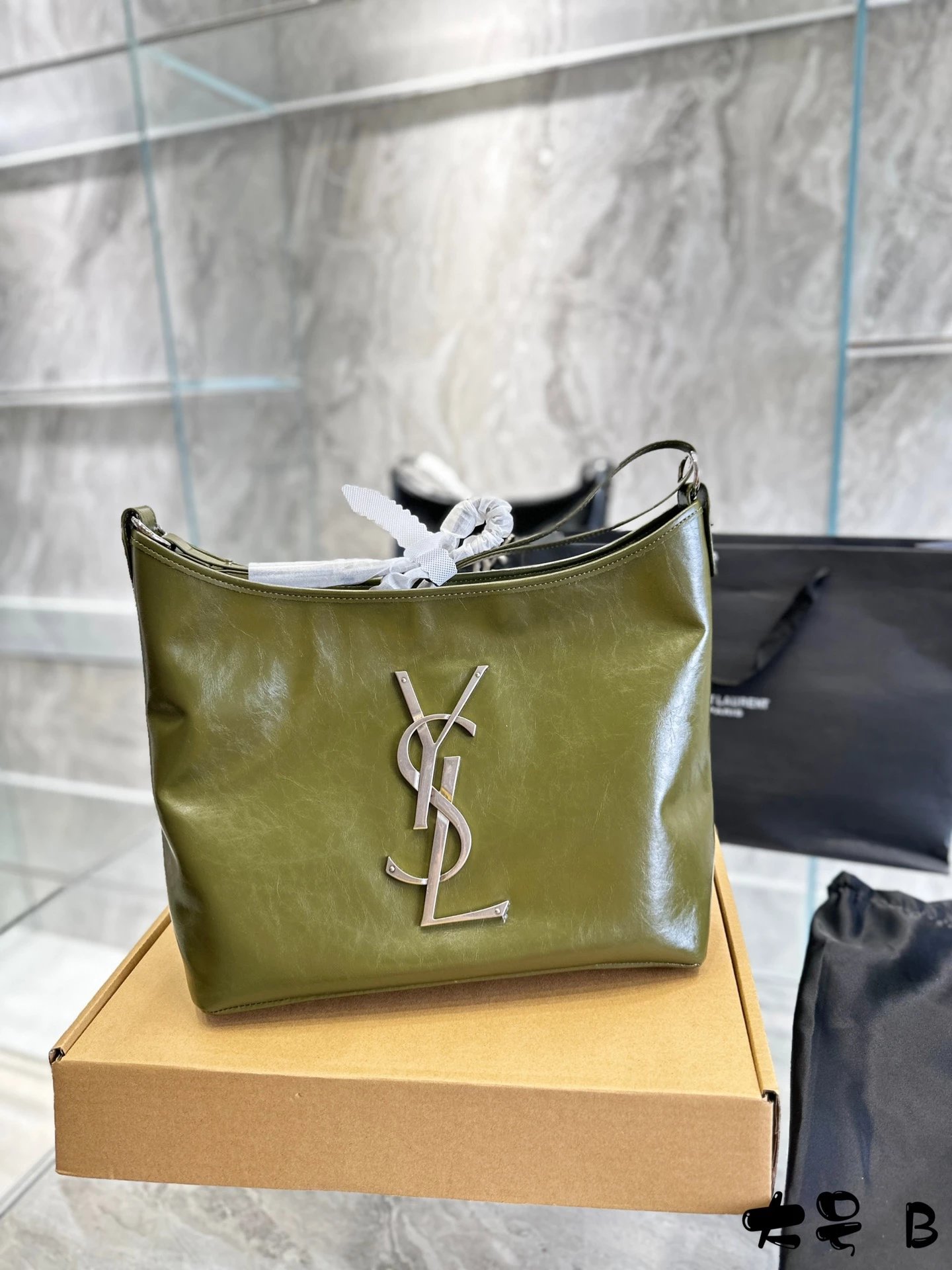 Saint Laurent Large Niki Tote Bag White Handbag - 14