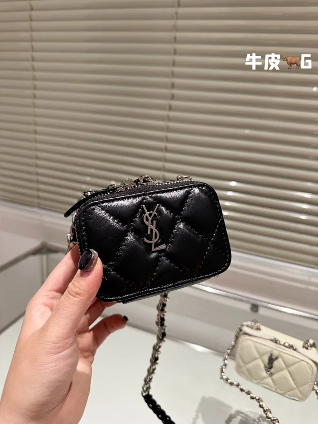 Saint Laurent Crossbody Bags Quilted chain-strap bag with YSL monogram product detail image 3