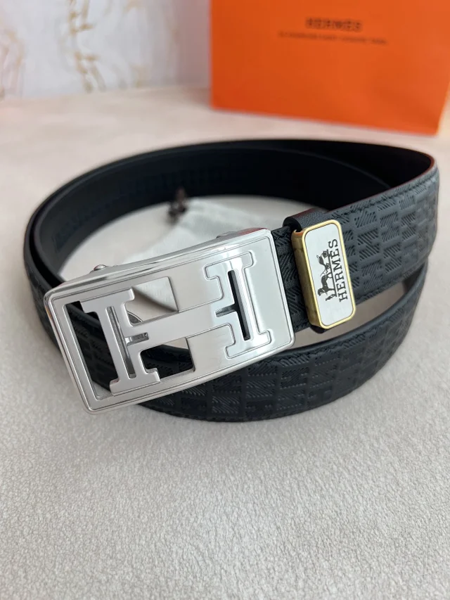 Hermès Belts Reversible leather belt with assorted buckle styles product detail image 13