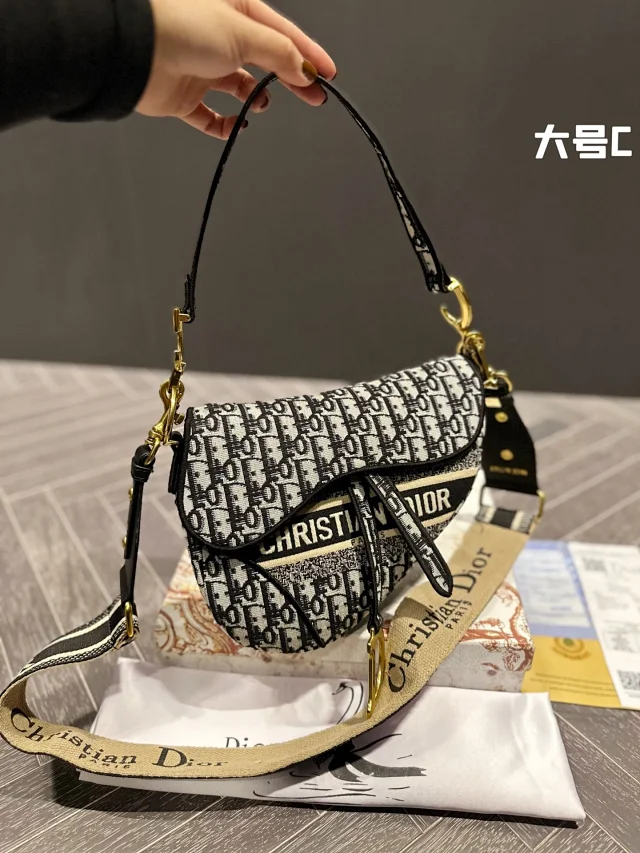 Dior Crossbody Bags Saddle Bag product detail image 11