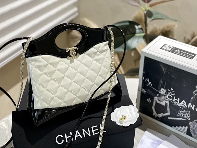 Chanel Shoulder Bags Quilted chain-strap product detail image 8