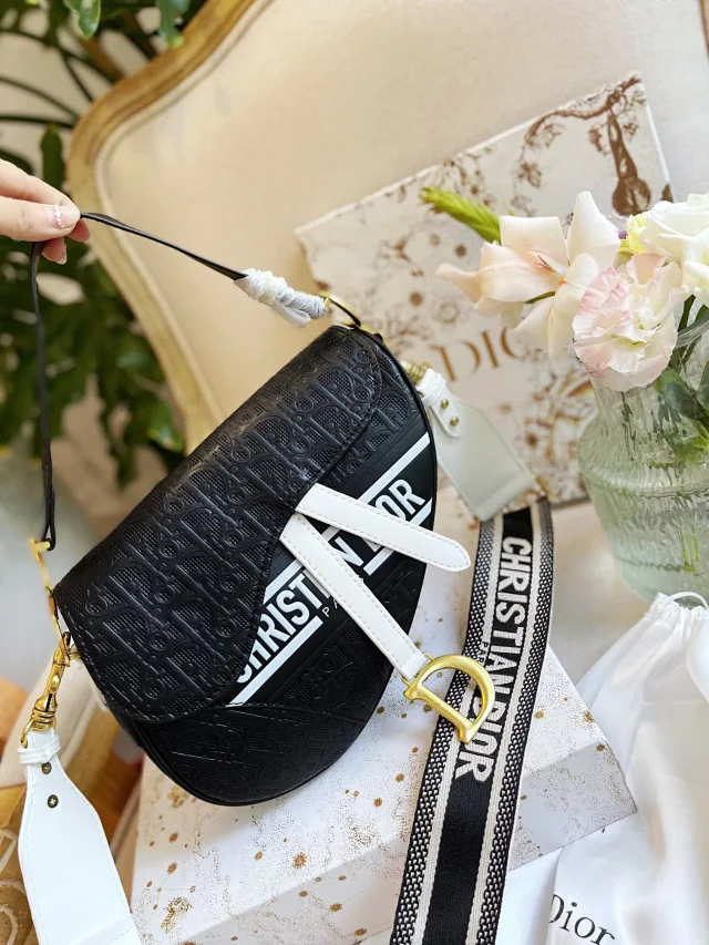 Dior Crossbody Bags Saddle Bag product detail image 1