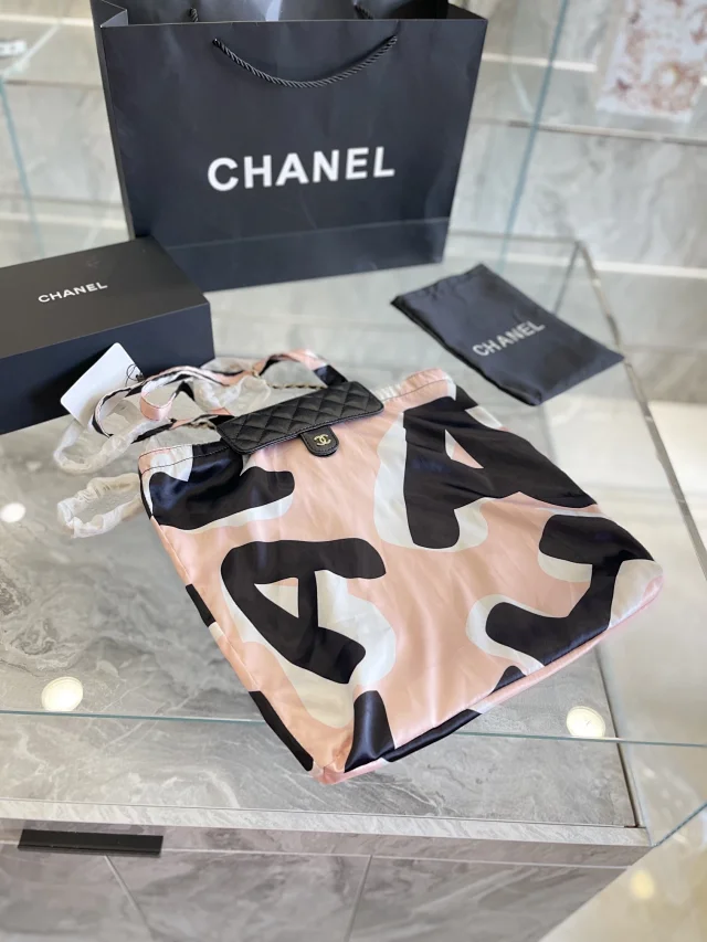 Chanel Shoulder Bags Chain-Strap Logo Print Tote Bag product detail image 7