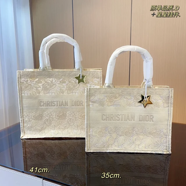 Dior Handbags Embroidered floral tote bag product detail image 8