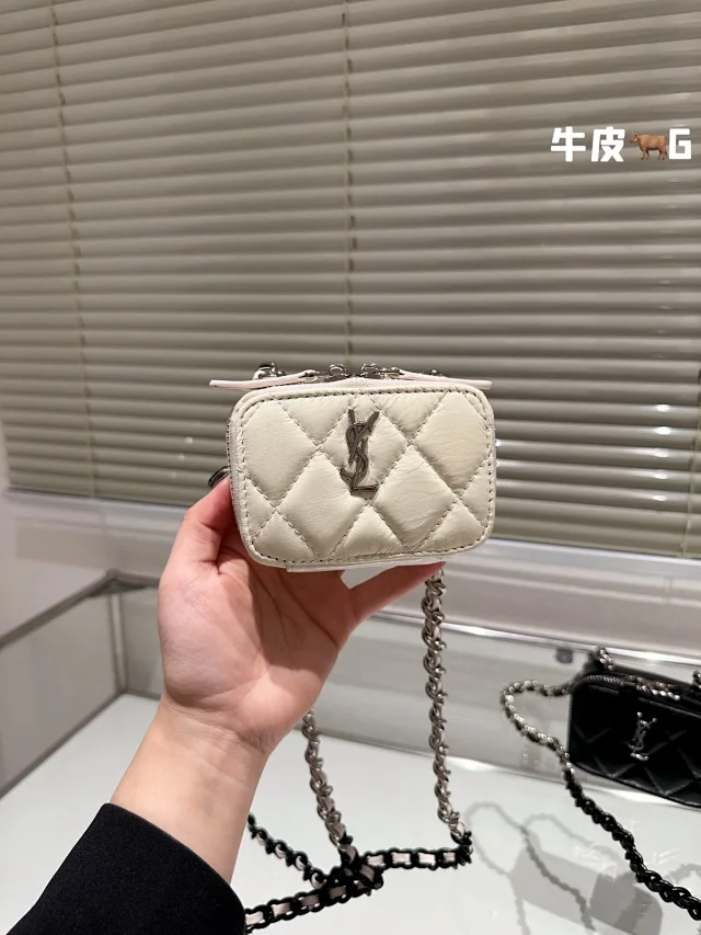 Saint Laurent Crossbody Bags Quilted chain-strap bag with YSL monogram product detail image 2