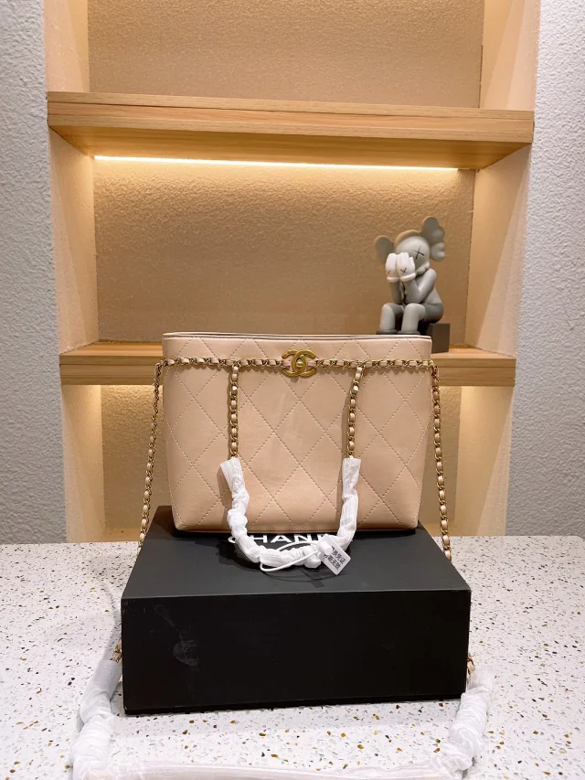Chanel Shoulder Bags Quilted chain-strap product detail image 6