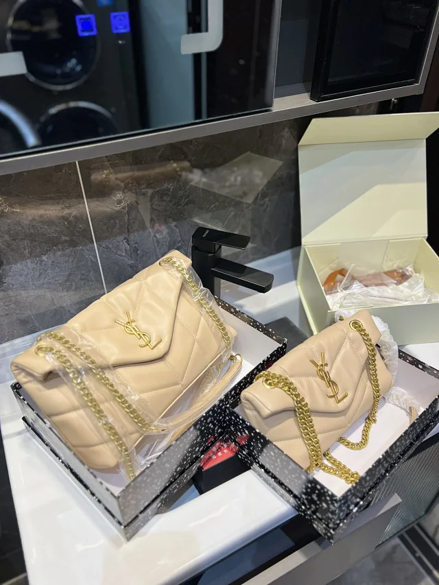 Saint Laurent Crossbody Bags Quilted chain-strap bag with YSL monogram product detail image 5