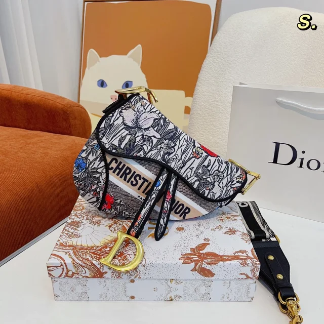 Dior Crossbody Bags Saddle Bag product detail image 12
